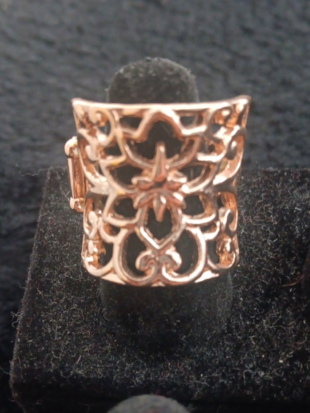 Vtg Style Gold tone floral vines knuckle ring
